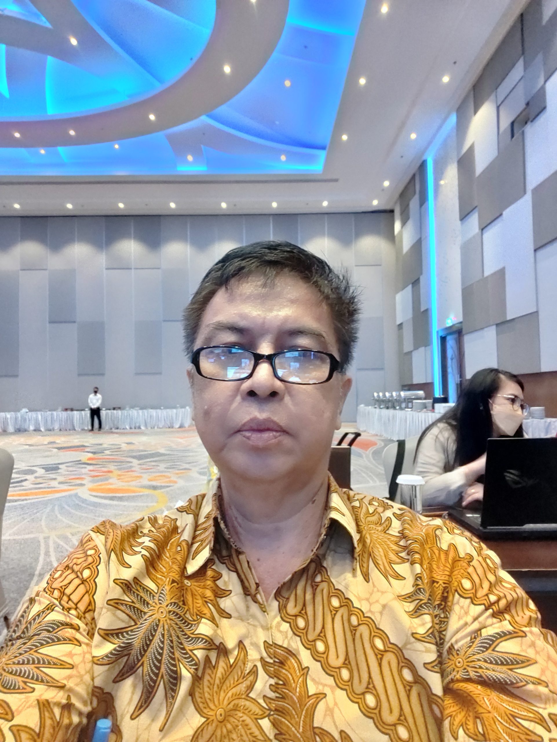 Dr. Ir. Paulus Adrian Pangemanan, MS. Dr. Ir. Paulus Adrian Pangemanan, MS.