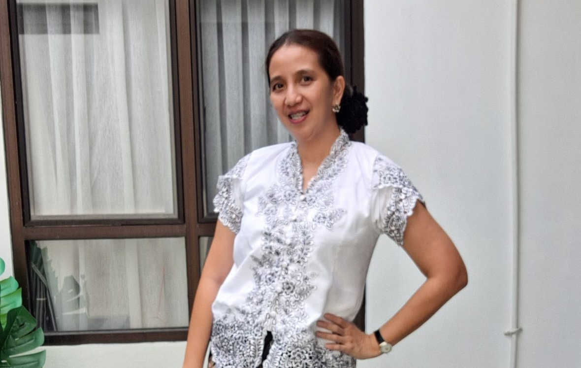 DR. Maya H. Montolalu, SP, MCom, M.Sc DR. Maya H. Montolalu, SP, MCom, M.Sc